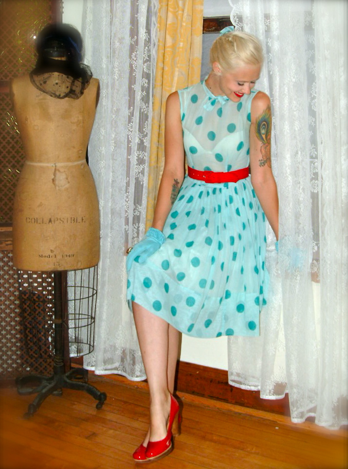 Dethrose Vintage: Pretty in Polka Dots