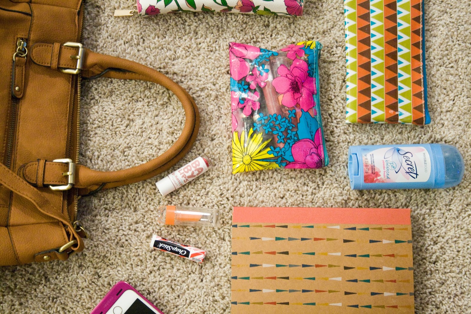 five sixteenths blog Trend Tuesday // What's In My Purse