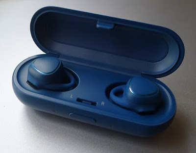 Samsung Gear IconX - Blue Charging Case