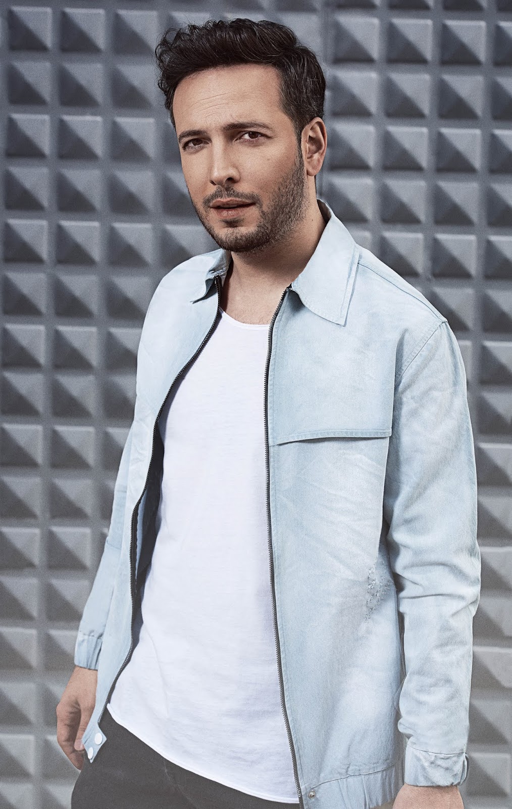 Can koç певец. огузхан певец. огузхан кайра коч. огужан коч фото. оузхан коч.