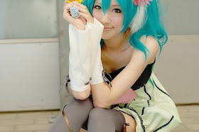 Tren Modis Cewek di Tahun Naga 2012