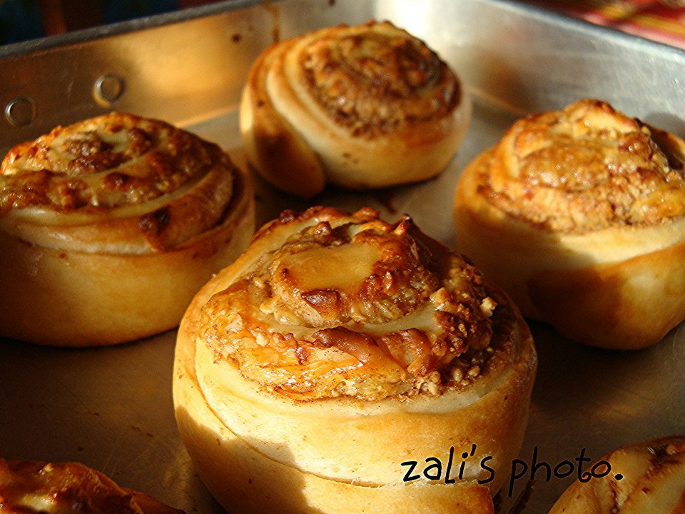 Roti Roll Kayu Manis.  Azal Muffins &amp; Cake House