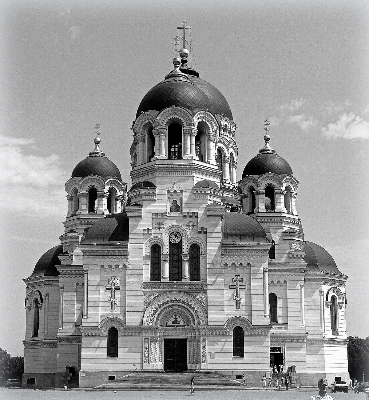 храм черно белое
