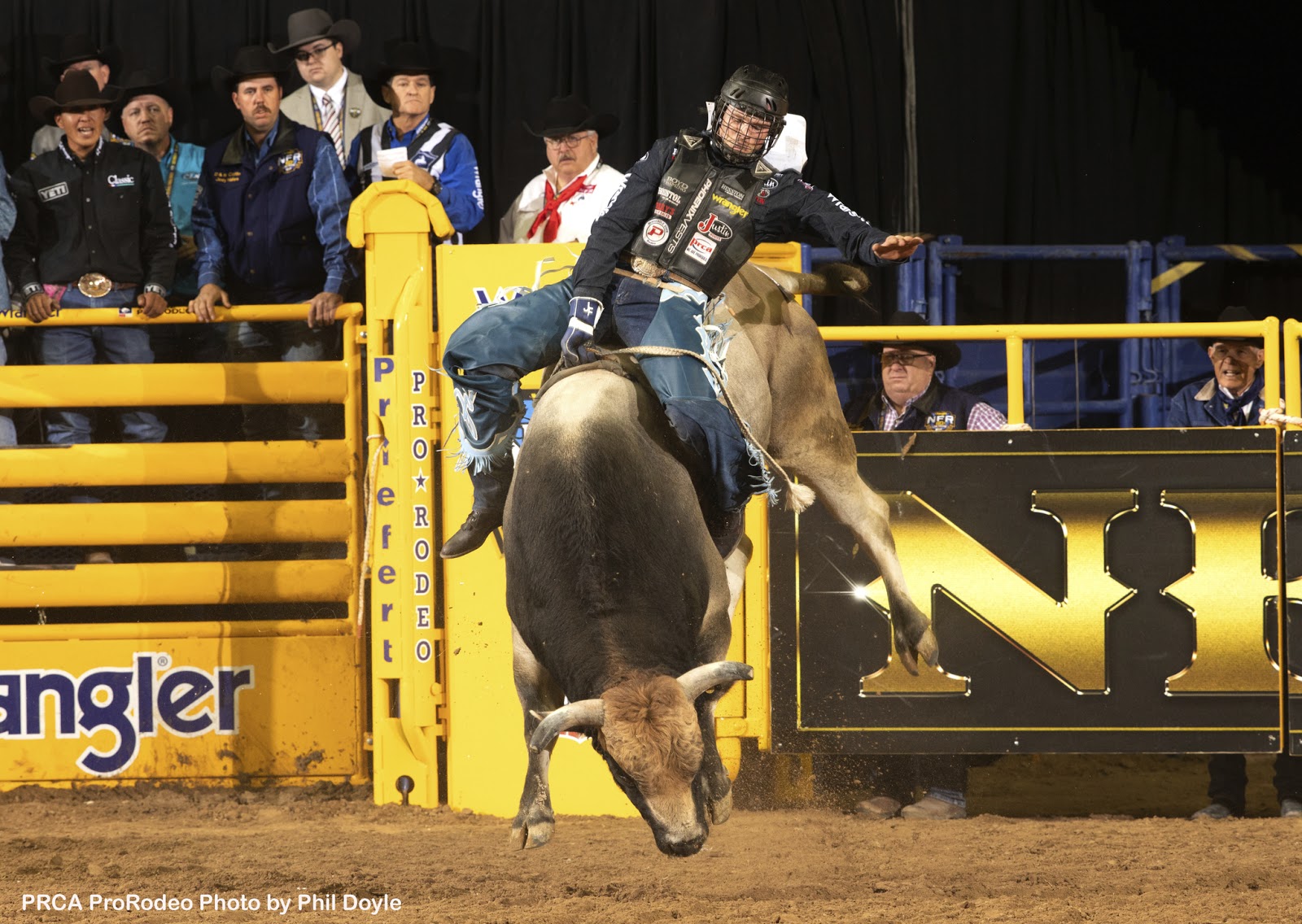 NFR round 2 Joe Frost clears 90 points on reride to win bull riding