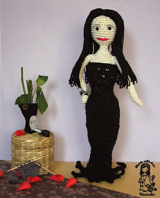 crochet morticia, crochet addams family, halloween crochet, magic with hook and needles, vendula maderska design, crochet doll