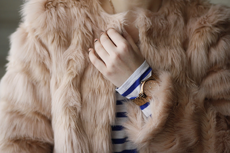 A CUP OF MARY Pink fur coat