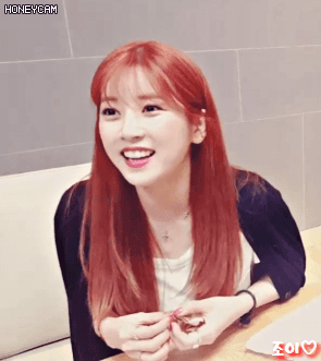 에이핑크의 비주얼이자, 섹시담당 박초롱 오늘자 브이앱.gif | 인스티즈