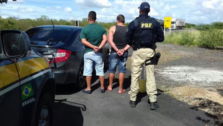 PRF prende, em Itaberaba, dupla armada que pretendia fazer cobrança em Aracaju