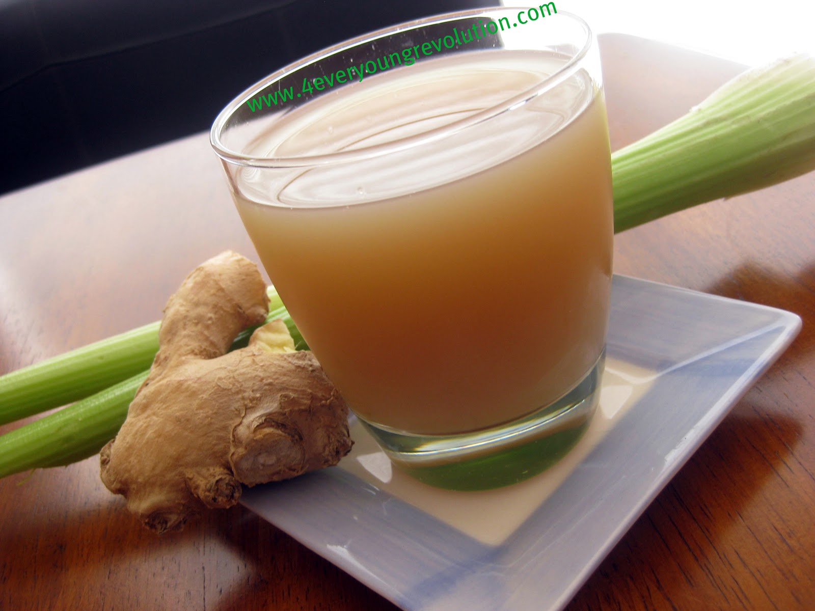 THE FOREVER YOUNG REVOLUTION™ **SPICY** GINGER DRINK