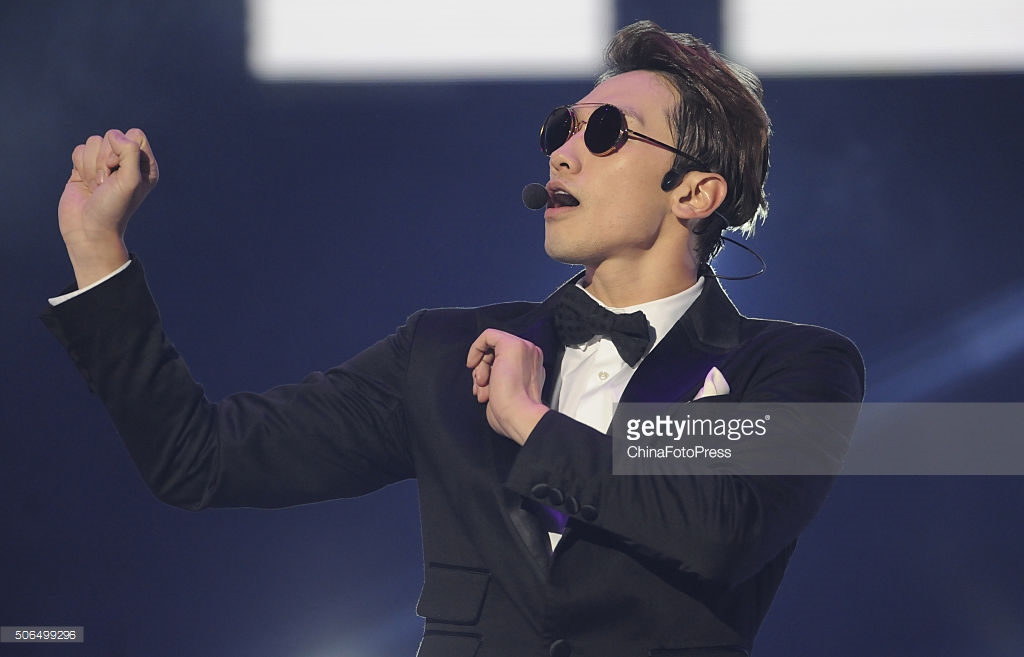 http://3.bp.blogspot.com/-y8vQyDc9zdA/VqXRID6msWI/AAAAAAABQug/zgNC66PK348/s1600/south-korean-singer-rain-performs-onstage-during-his-concert-the-picture-id506499296.jpg