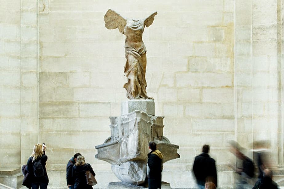 Le retour de la Victoire de Samothrace // The Winged Victory of Samothrace