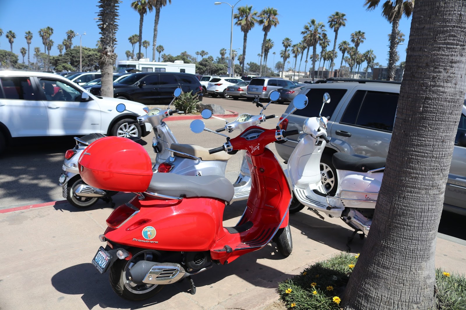 OldMotoDude Group of Vespas spotted in San Diego, Ca.