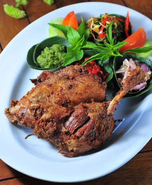 3.bp.blogspot.com/-y9gV9x4Tjv0/VchAwGDU2YI/AAAAAAAABQ8/qT4Ams0NgT4/s640/Bebek%2BGoreng%2BBali.jpg