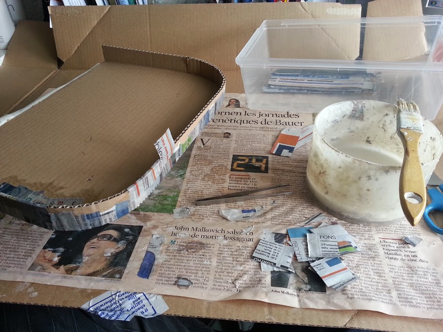 DIY como hacer una maleta. paso a paso. scrap. scrapbooking. carton. decoración. escaparatismo