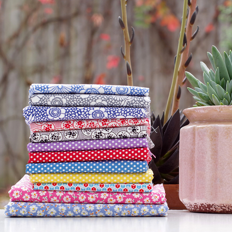 A Mixed Bundle  ~ Stash Basics and Floral Prints | © Red Pepper Quilts 2018 #redpepperquilts #sundaystash #fabricstash