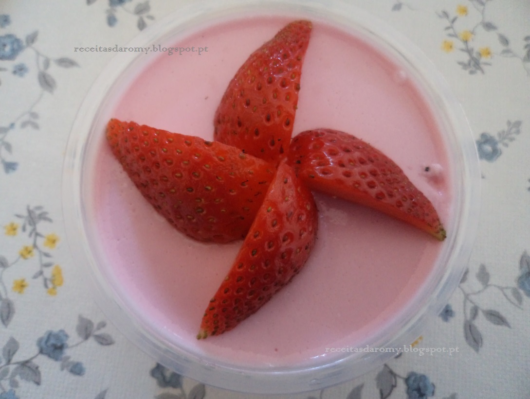 Gelatina de morango com Quark