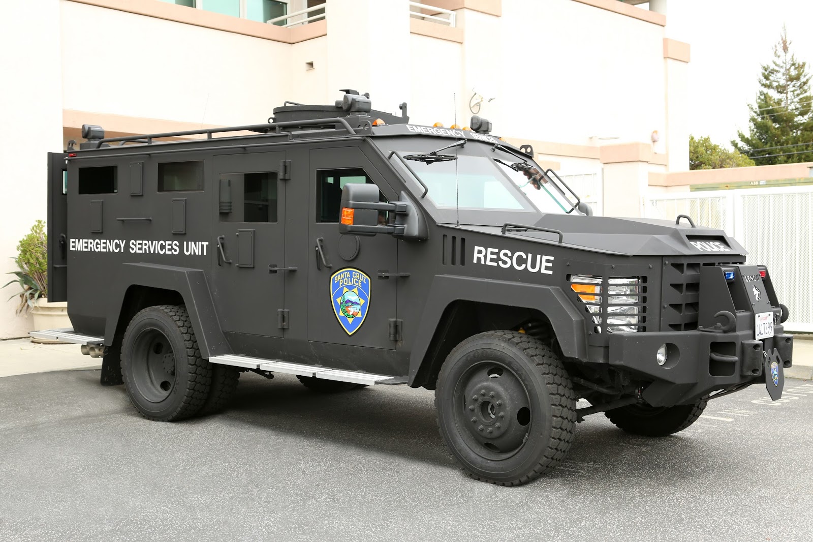 Santa Cruz Police: Local Media Gets Showroom Visit with SCPD BearCat