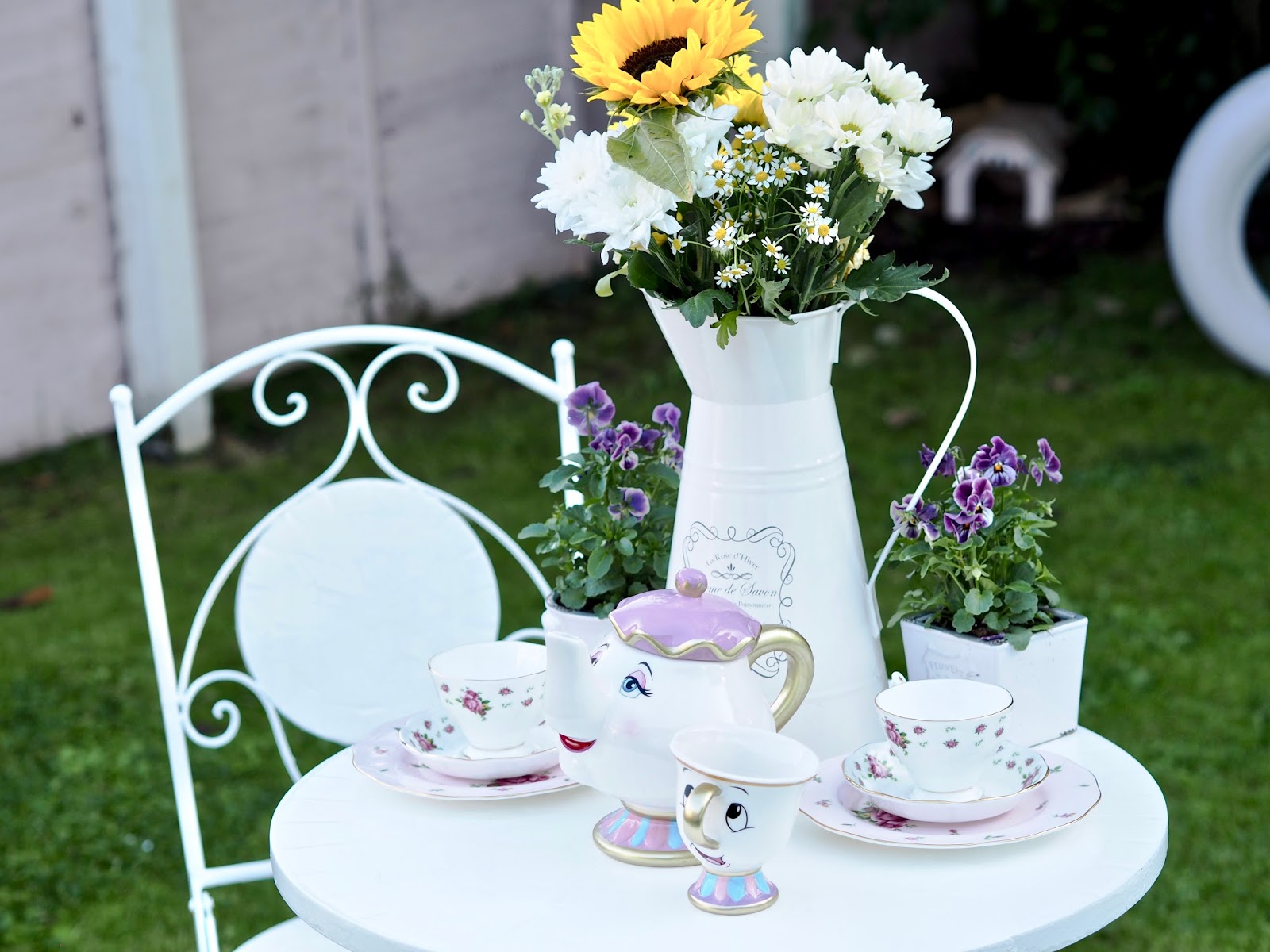 Painting rusty metal garden furniture Dainty Dress Diaries