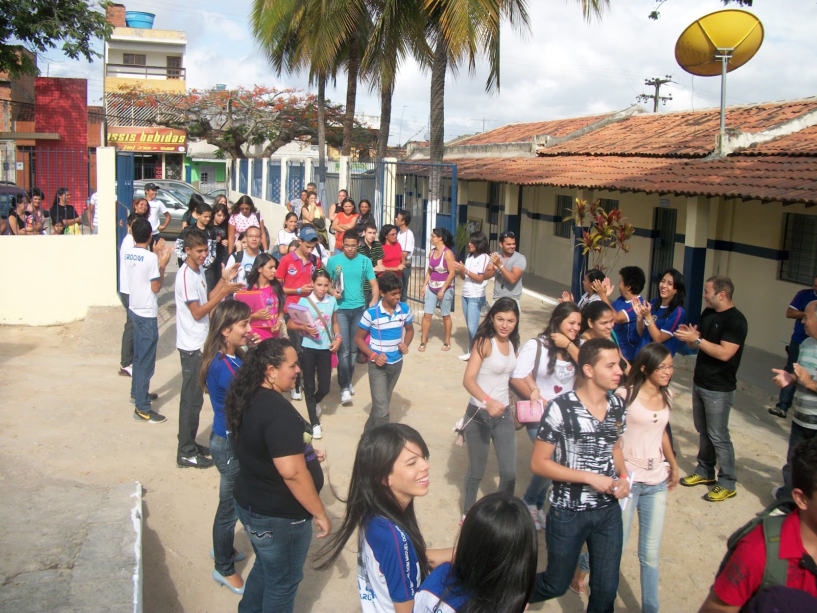 ESCOLA DE REFERÊNCIA EM ENSINO MÉDIO
