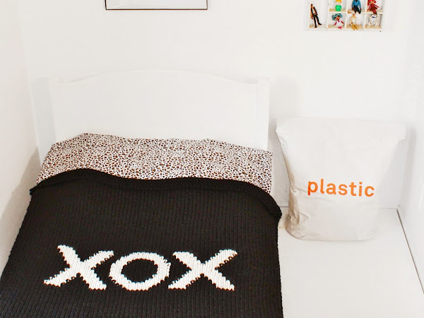 XOX throw size blanket