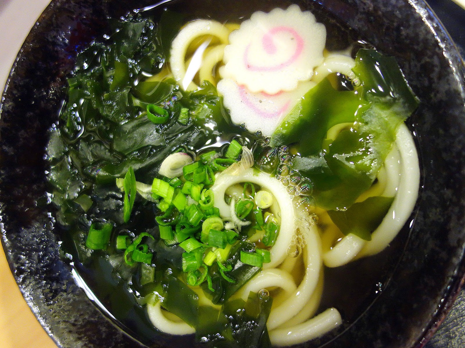 wakame udon in clear broth with narutomaki at Kodawari Menya