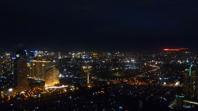 Bonita vista nocturna de Yakarta 
