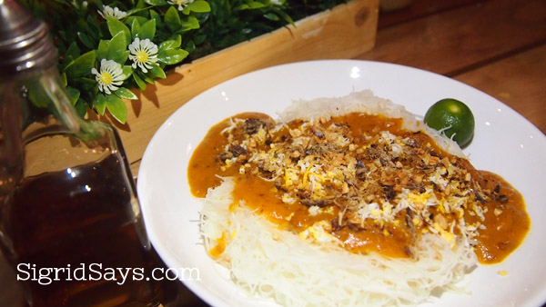 Pancit palabok at Roli's Cafe Bacolod restaurant