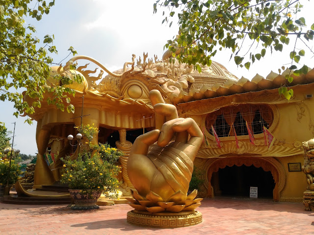 Suoi Tien Amusement Park