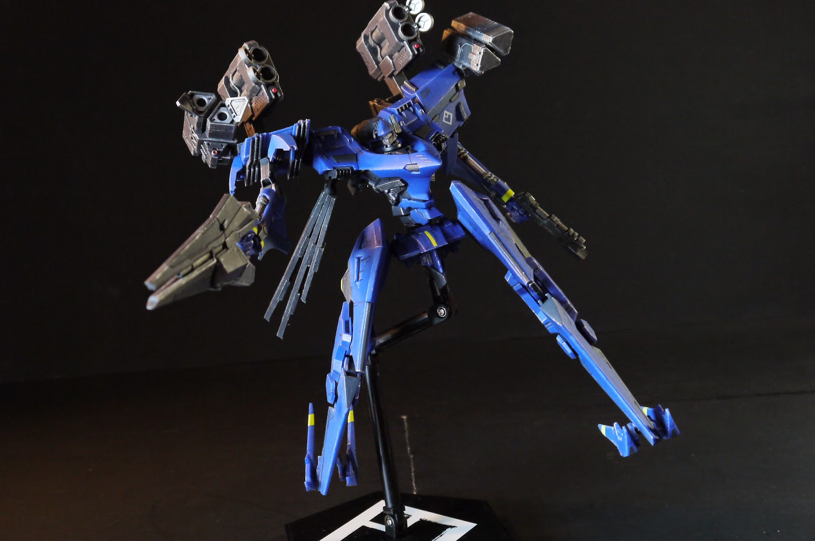 Mechs Without Skirts: Armored Core 1/72 Project Magnus by Kotobukiya