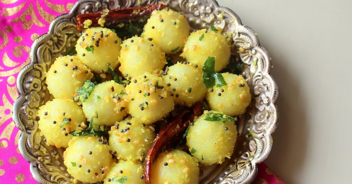 Annapurna Ammini Kozhukattai / Seasoned Steamed Rice Flour Balls