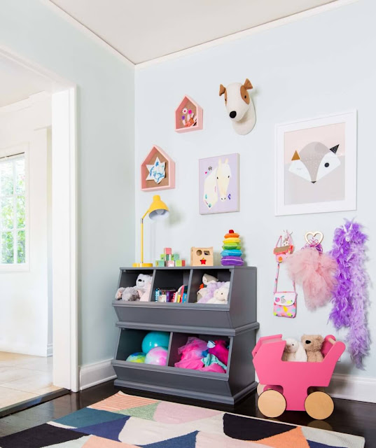 Emily Henderson Full Design Girls Playroom Whimsical Pink Playful 6 1024x1221 - Decorando un playroom segun Emily Henderson