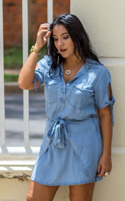 Vestido jeans com a cintura marcada: YDH Store