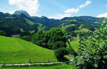 Foto kenampakan alam pegunungan negara Swis