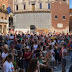 Verona, piazza Bra si riempie contro l'omofobia