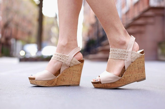 Lulus backless peplum top, date night outfit, hermes bracelet, shop the mint skirt, lace skirt, kate spade bag, lulus wedges, baublebar rings, Baublebar earrings, fashion blog, spring outfit, nubra outfit