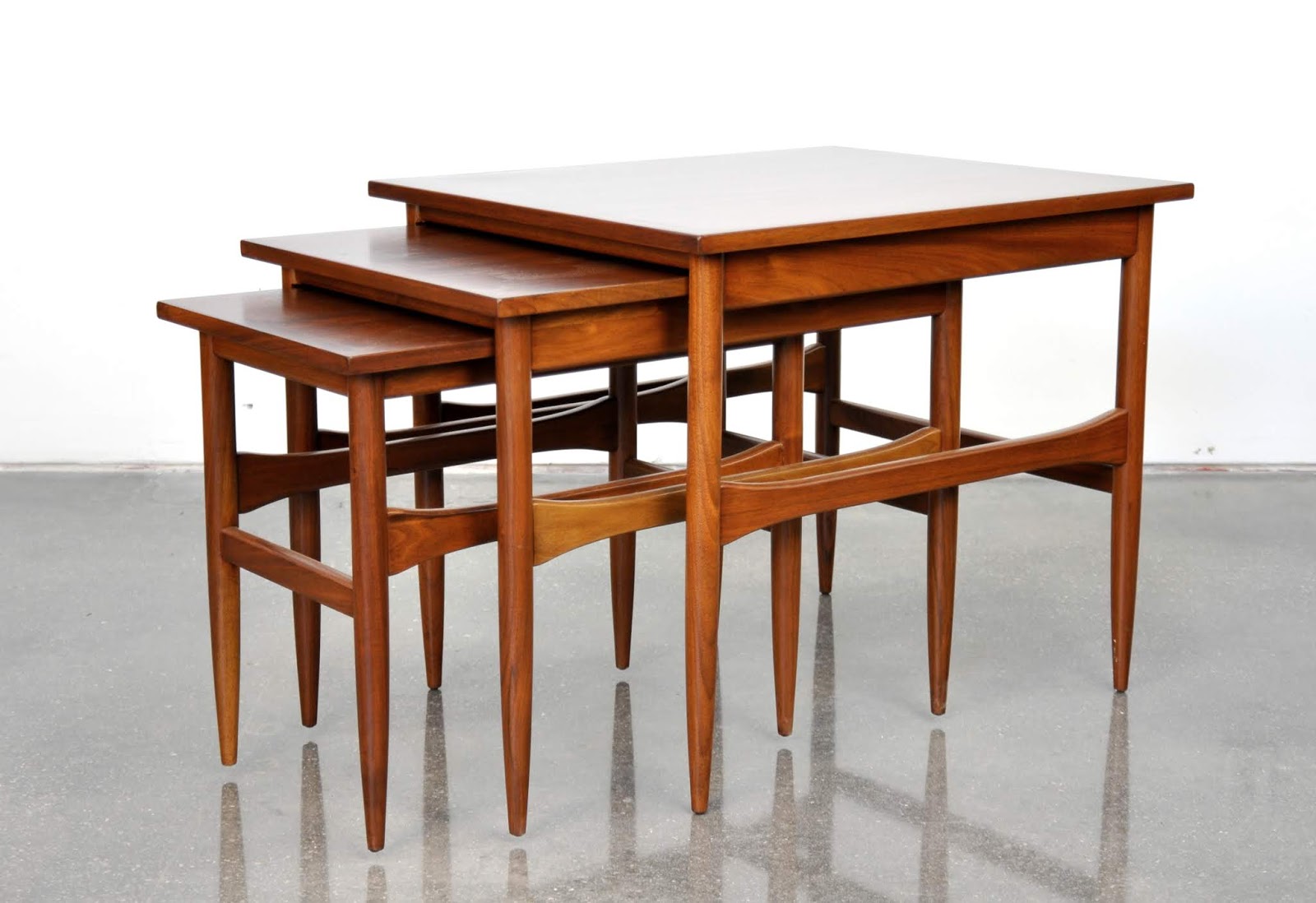 SELECT MODERN Set of MidCentury Modern Walnut Nesting Tables