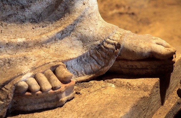 Caryatid-toe1.jpg