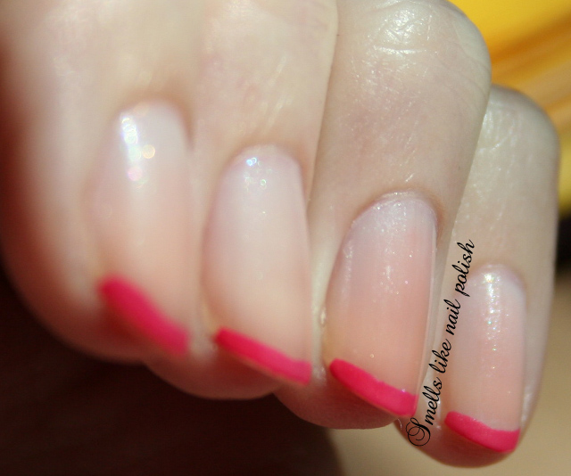 Smells like nail polish Pink tips