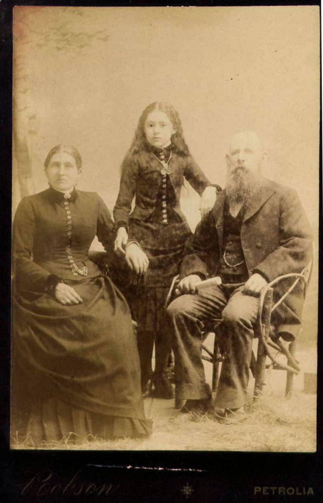 In the 1800&rsquo;s people had their photos taken with deceased family
