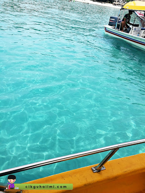 Air laut yang membiru di Pulau Perhentian