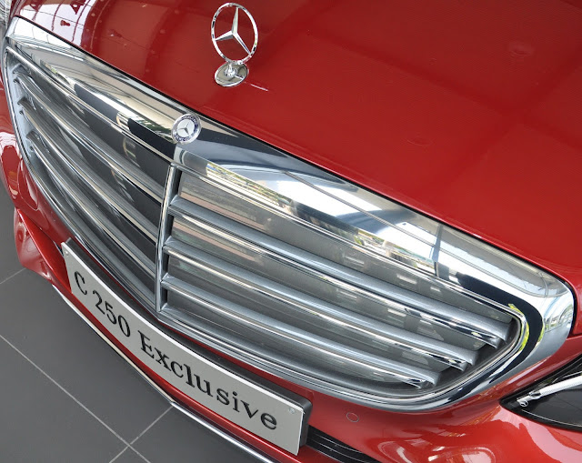 Lưới tản nhiệt Mercedes C250 Exclusive Lưới tản nhiệt Mercedes C250 Exclusive thiết kế 3 thanh ngang, mạ Chrome