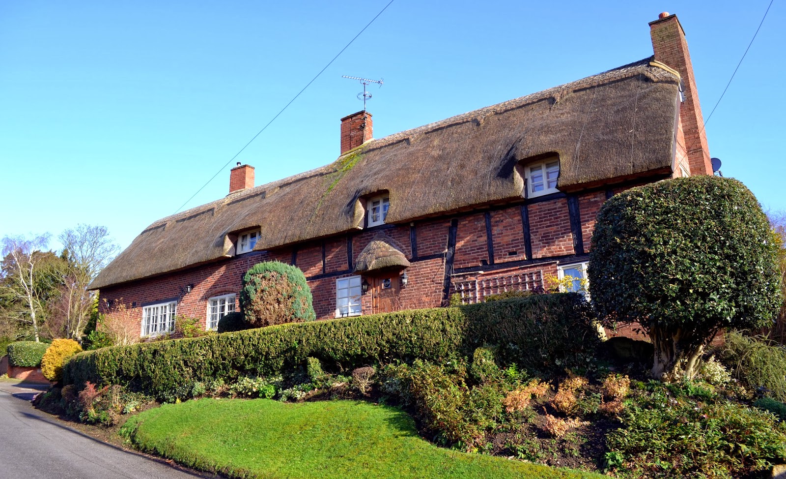Today Around Coventry Thatched Roof Thursday 59 Hill Wootton