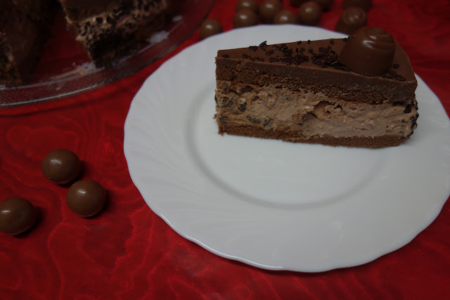 Tort cu ciocolata,stafide si rom