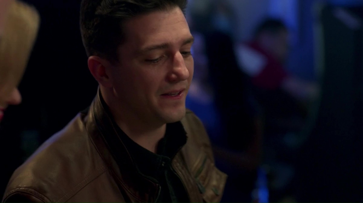 ausCAPS John Magaro shirtless in Jack Ryan 103 "Black 22"