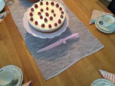 cheesecake - Seg vit chokladkaka med saltade nötter