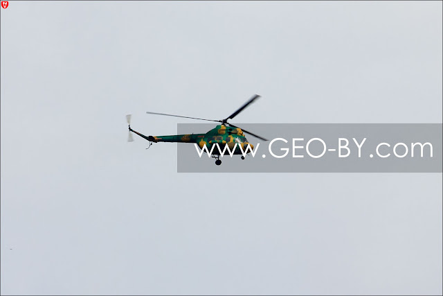 Полет учебного вертолета над Минском