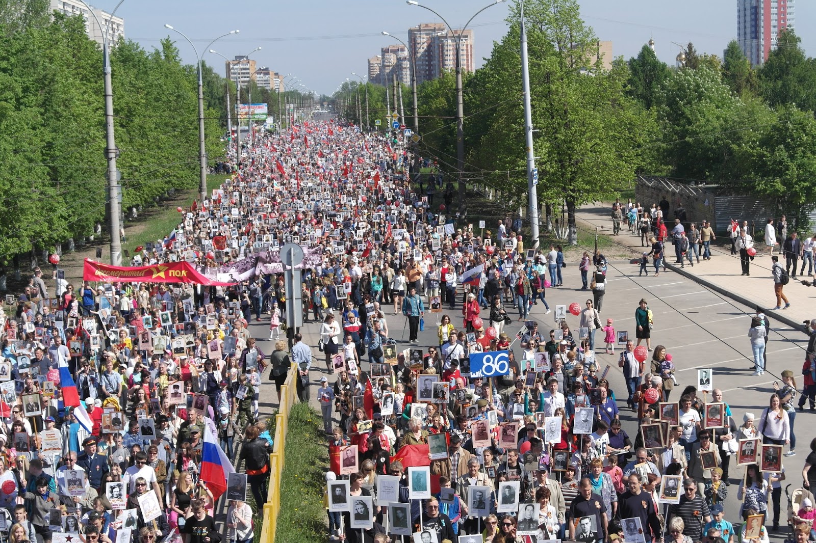 Река Бессмертного полка в Тольятти 