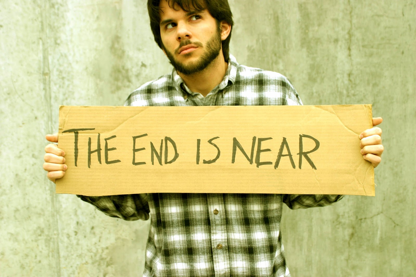 Сумасшедший the end is near. The end is near картинка. Симпсоны the end. Плакат покайтесь. The end.