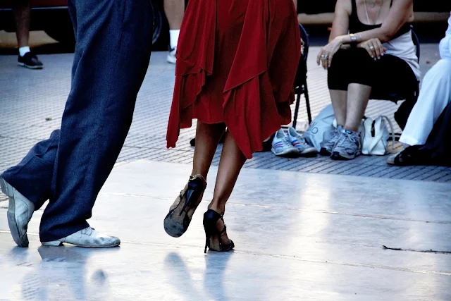 Pareja bailando tango