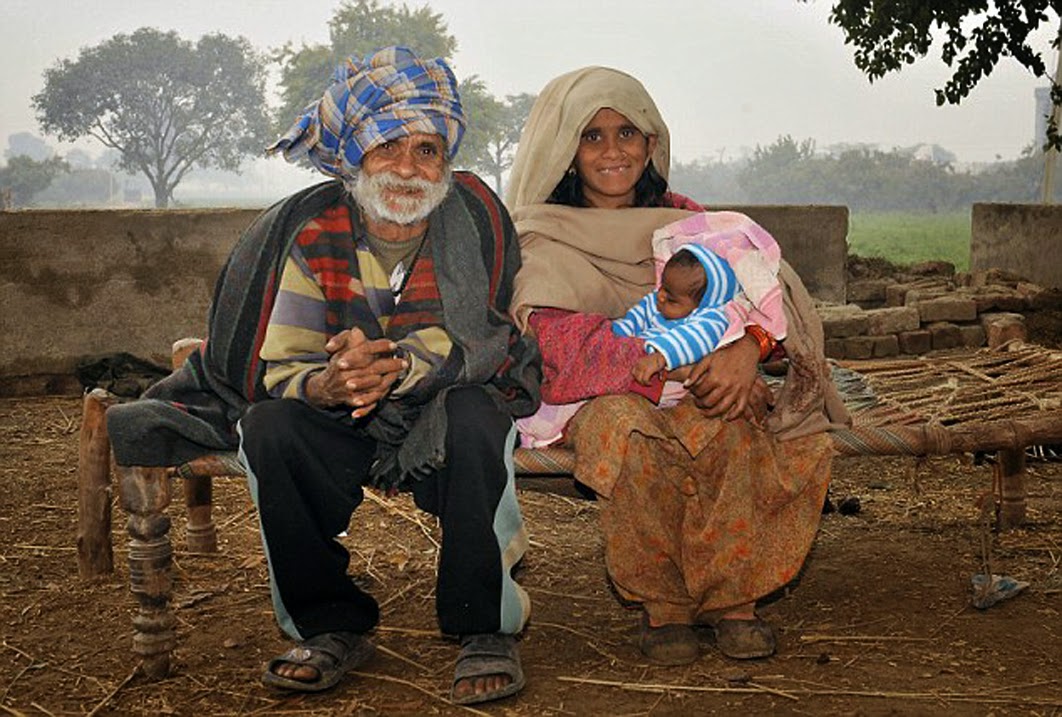 TheNextPicture World's Oldest Dad left alone by his Wife